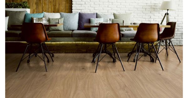 ter Hürne Ikō Laminatboden Grand Eiche Rooftop Bar lange Landhausdiele