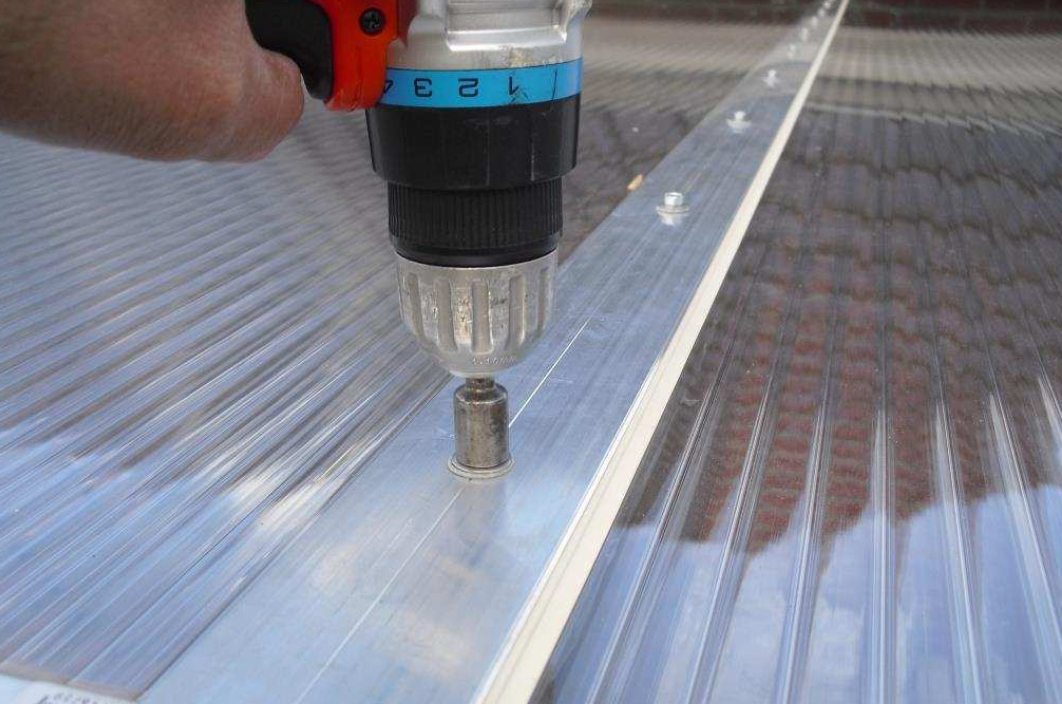 Dachplatten-verschrauben