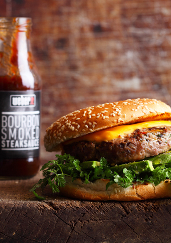 Grillrezept_Chili_Cheeseburger_mit_Avocado_Bild