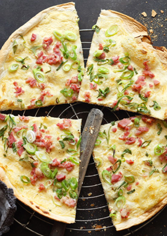 Grillrezept_Flammkuchen_mit_Speck_und_Zwiebeln_Bild
