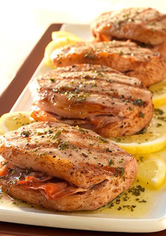 Grillrezept_Schweiner-cksteaks_mit_Schinken_Mozzarella_und_Salbei_Bild