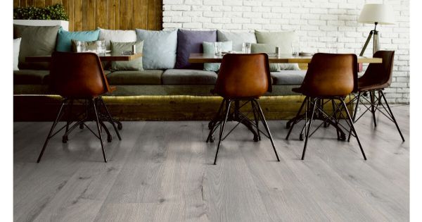 ter Hürne Ikō Laminatboden Grand Eiche Sky Lounge lange Landhausdiele